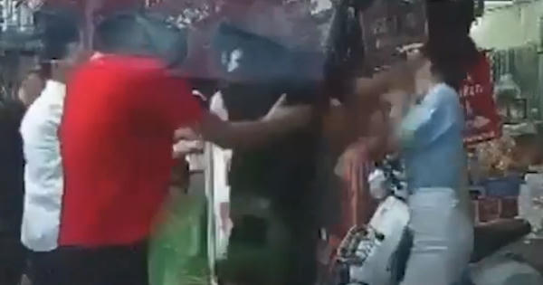 Triệu tập 2 người đàn ông đánh phụ nữ sau va chạm giao thông