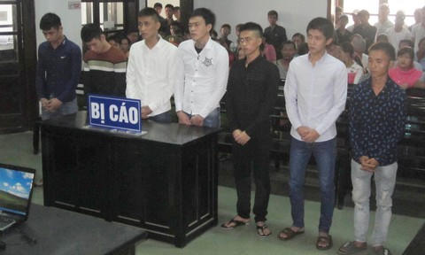 9X đi tù vì chém nhầm đối thủ