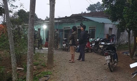 Con trai bàng hoàng phát hiện thi thể cha cùng nhiều vết thương