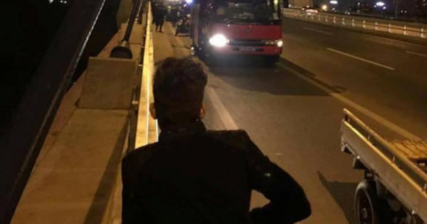 Hà Nội: Rơi xuống sông Hồng khi đứng trên cầu đi vệ sinh