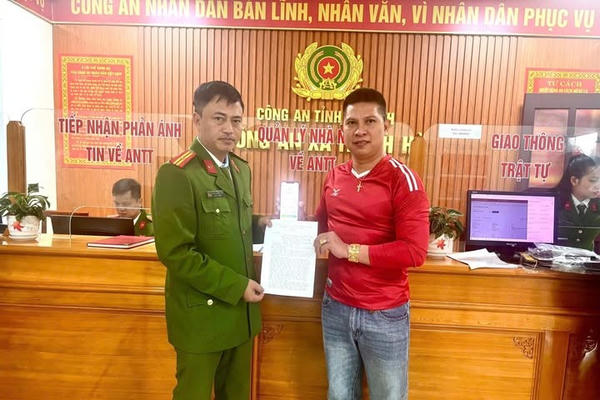 Chuyển nhầm gần 500 triệu đồng, người dân tại Hà Tĩnh được Công an xã hỗ trợ nhận lại