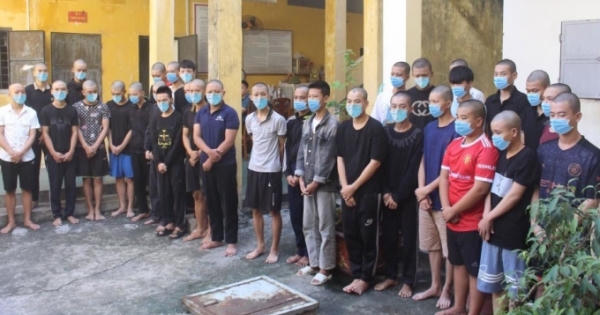 Khởi tố hàng chục học sinh cầm hung khí hỗn chiến khiến 1 người thương nặng