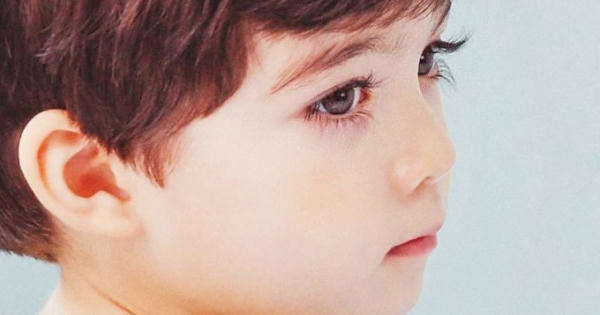 Cậu bé 4 tuổi được mệnh danh 'thiên thần nhí đẹp trai nhất thế giới'