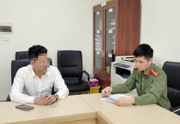 Bị phạt 7,5 triệu đồng vì đăng tin dừng xe làn khẩn cấp trên cao tốc đi vệ sinh vẫn bị phạt nguội Bị phạt 7,5 triệu đồng vì đăng tin dừng xe làn khẩn cấp trên cao tốc đi vệ sinh vẫn bị phạt nguội