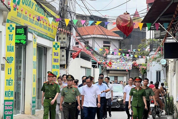 Giám đốc Công an Hà Nội kiểm tra thực tế tình hình sản xuất, kinh doanh tại "thủ phủ" La Phù Giám đốc Công an Hà Nội kiểm tra thực tế tình hình sản xuất, kinh doanh tại "thủ phủ" La Phù