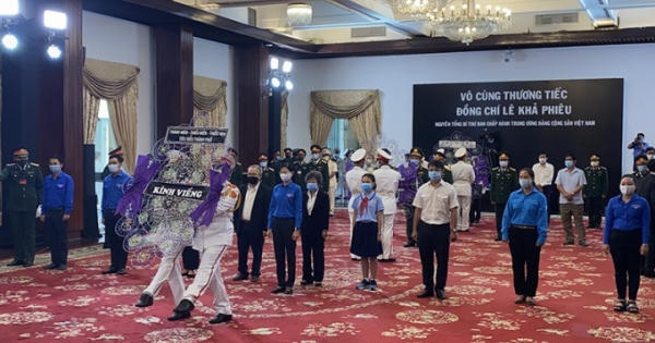 Xúc động lễ viếng nguyên Tổng Bí thư Lê Khả Phiêu tại TP HCM