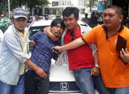 Bình Dương: Bắt kẻ lấy trộm xe ô tô khi chủ xe rút tiền ở cây ATM