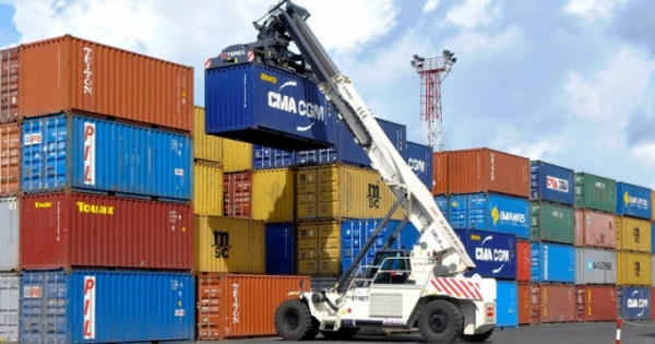Tìm cách giải "bài toán" thuê container giá cao Tìm cách giải "bài toán" thuê container giá cao