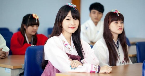 Tiếng Hàn, tiếng Đức trở thành môn bắt buộc từ lớp 3 đến hết lớp 12?