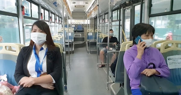 Hà Nội: Ngày đầu mở lại, xe buýt, taxi “đỏ mắt” chờ khách