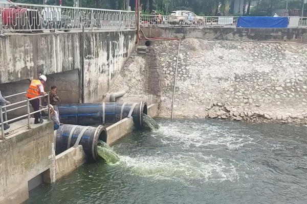 Hà Nội chính thức dẫn nước Hồ Tây "hồi sinh" sông Tô Lịch Hà Nội chính thức dẫn nước Hồ Tây "hồi sinh" sông Tô Lịch