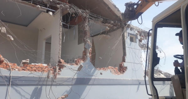 Tháo dỡ biệt thự xây dựng chưa phép trên núi lớn Vũng Tàu