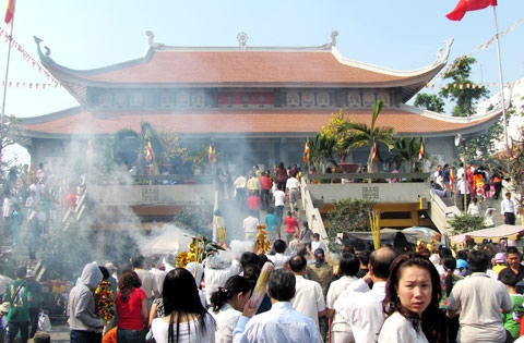 Kinh tế 24h: Bỏ quy định hạn chế quyền tự do kinh doanh, kỷ luật cán bộ "đi lễ chùa trong giờ làm việc"