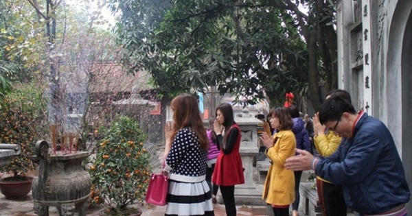 Hà Nội: Giới trẻ nô nức tới Chùa Hà cầu duyên đầu xuân