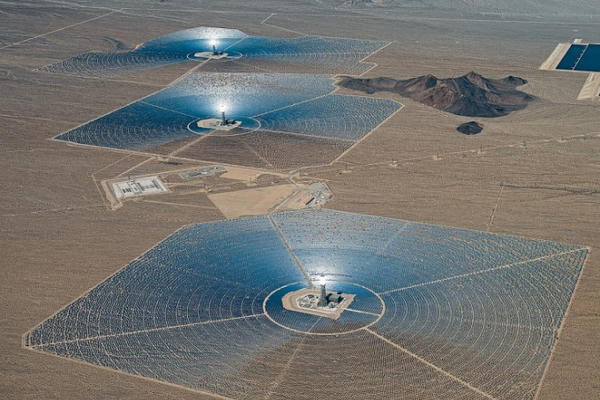 Video: Khám phá nhà máy điện mặt trời khổng lồ trên sa mạc