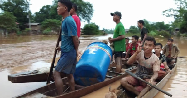 Vỡ đập thủy điện ở Lào: Lực cứu hộ đưa người dân ra khỏi vùng ngập Vỡ đập thủy điện ở Lào: Lực cứu hộ đưa người dân ra khỏi vùng ngập
