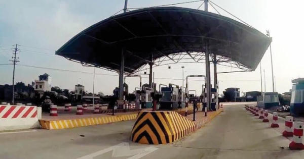 Trạm thu phí BOT bị dừng sau nửa ngày vận hành