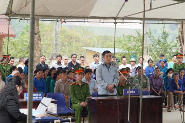 Tuyên án 13 năm tù đối với bị cáo dùng búa sát hại vợ