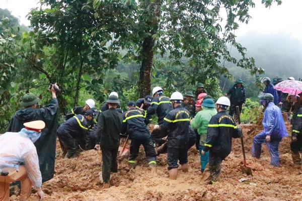 Bộ trưởng Bộ Công an chỉ đạo các lực lượng tập trung tìm kiếm cứu nạn trong vụ sạt lở đất tại Hà Giang