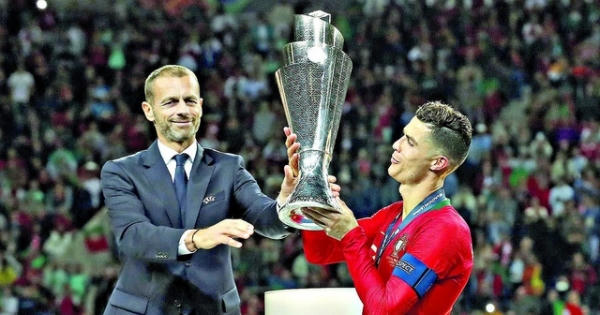 Chủ tịch UEFA thừa nhận mùa giải có thể hủy bỏ Chủ tịch UEFA thừa nhận mùa giải có thể hủy bỏ