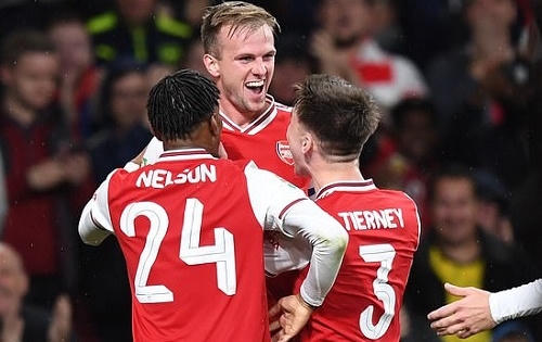 League Cup: "Pháo thủ" ra sức bắn phá