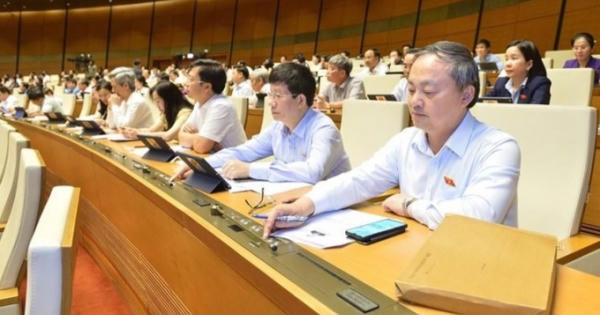 Không luật hóa hình thức “Thư khen”
