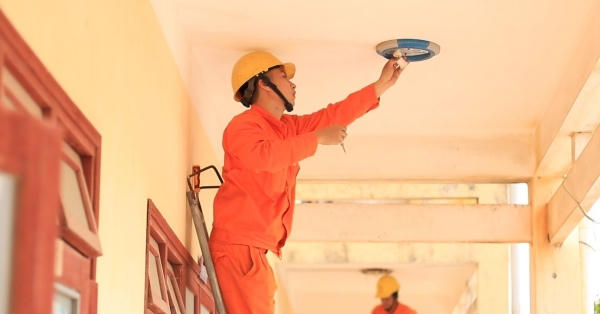 Bắt tạm giam 5 cán bộ Tập đoàn EVN và Bộ Công Thương