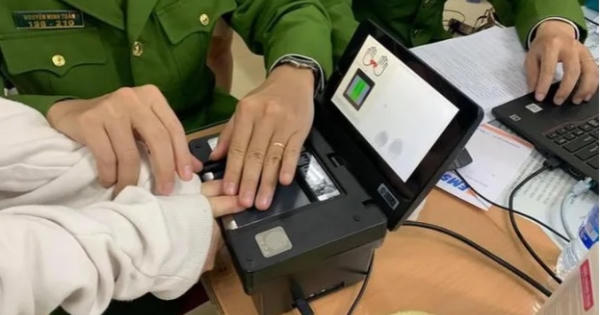 Xuyên đêm cấp thẻ căn cước gắn chip cho người dân