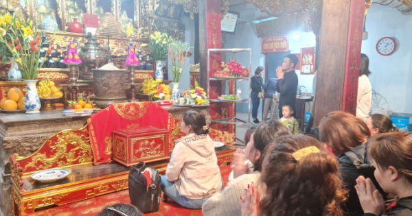 Đầu xuân đi lễ Phủ Dầy