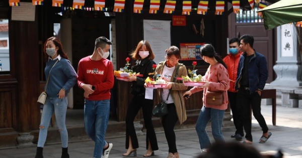 Nam thanh, nữ tú nhộn nhịp tại ngôi chùa "chống ế" nhân dịp Valentine Nam thanh, nữ tú nhộn nhịp tại ngôi chùa "chống ế" nhân dịp Valentine