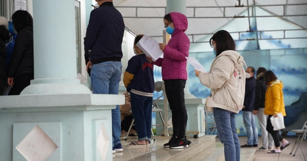 Người Hà Nội "dài cổ" để được công nhận là... F0 "xịn" Người Hà Nội "dài cổ" để được công nhận là... F0 "xịn"