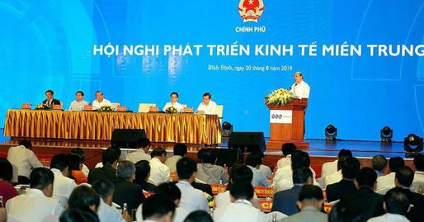 Miền Trung “đất thiếu, trời thừa” Miền Trung “đất thiếu, trời thừa”