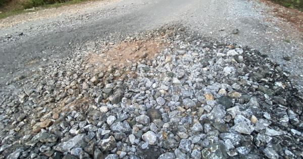 Lai Châu: Tuyến đường hơn 17 tỷ đồng chưa bàn giao đã xuống cấp