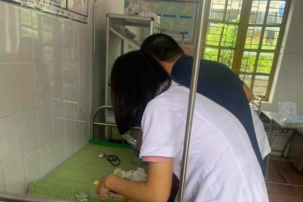 Nghệ An: Kịp thời cứu sống bé trai bị ngừng tuần hoàn do đuối nước Nghệ An: Kịp thời cứu sống bé trai bị ngừng tuần hoàn do đuối nước