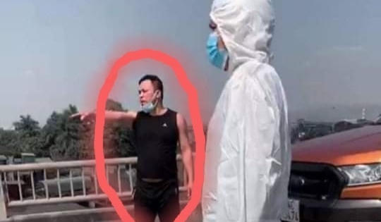 Quảng Ninh:  "Thông chốt" bất thành, tài xế xe bán tải đấm CSGT nhập viện