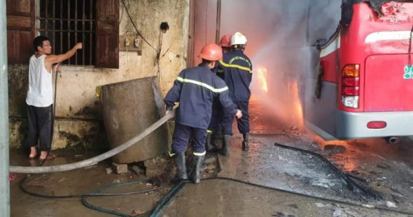 Điều tra rõ nguyên nhân vụ cháy xe khách tại Gara rửa xe