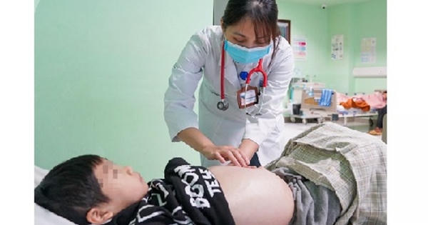 Bé trai 6 tuổi nguy kịch, suy thận vì cha mẹ tự điều trị bệnh Bé trai 6 tuổi nguy kịch, suy thận vì cha mẹ tự điều trị bệnh