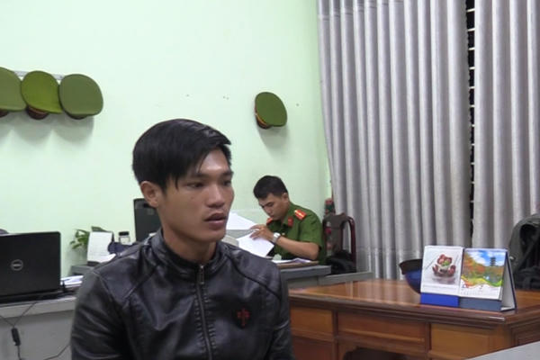Bình Dương: Bị "nhắc nhở" khi hát loa kẹo kéo, rút hung khí đâm 2 người tọng thương