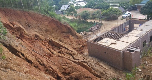 Lào Cai: Sơ tán khẩn cấp 38 người khỏi khu vực núi nứt nguy hiểm