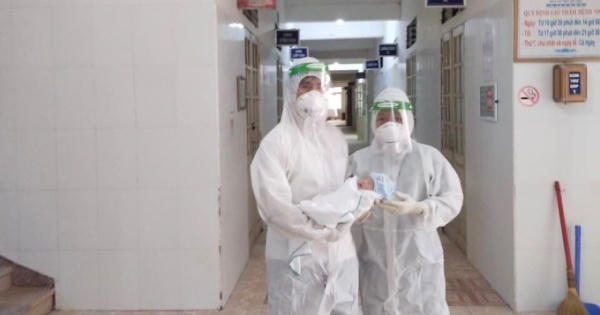 Ba nhân viên y tế kiệt sức sau khi giúp sản phụ mắc Covid-19 “vượt cạn” Ba nhân viên y tế kiệt sức sau khi giúp sản phụ mắc Covid-19 “vượt cạn”