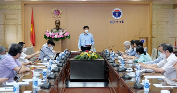 Bộ Y tế họp chuẩn bị chiến lược phòng chống dịch năm 2022