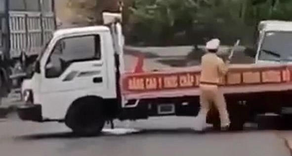 Thông tin mới vụ tài xế xe tải lao thẳng vào CSGT ở Gia Lai