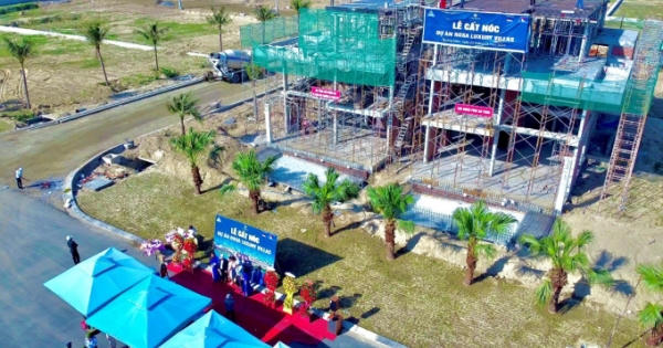 Lễ cất nóc biệt thự mẫu tại khu biệt thự đẳng cấp ven sông Cổ Cò Lễ cất nóc biệt thự mẫu tại khu biệt thự đẳng cấp ven sông Cổ Cò