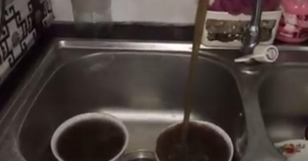 Chung cư Sông Hồng Park View: Người dân khốn khổ vì nước sạch