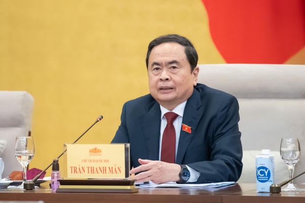 Chủ tịch Quốc hội Trần Thanh Mẫn ký các nghị quyết về công tác cán bộ Chủ tịch Quốc hội Trần Thanh Mẫn ký các nghị quyết về công tác cán bộ