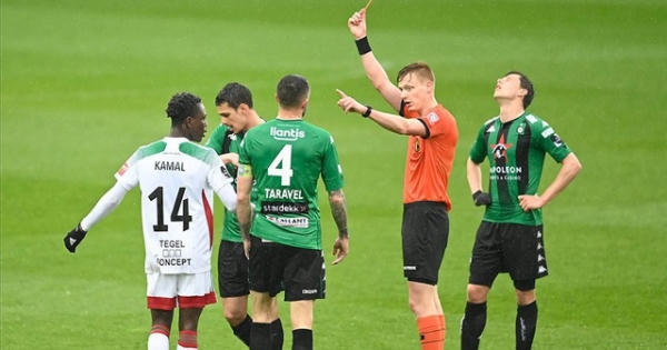 Cầu thủ Thái Lan lần đầu ra sân ở Bỉ nhưng lại nhận cái kết đắng