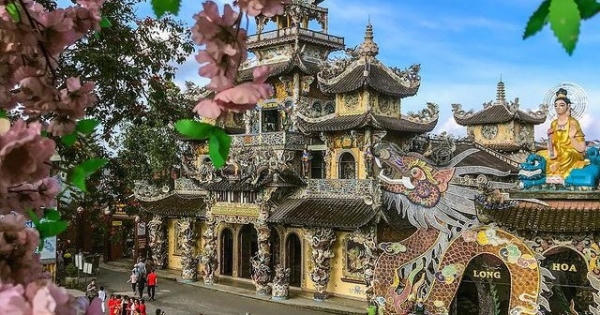 Ngôi chùa ve chai "độc nhất vô nhị" khiến du khách "điên đảo" tại Đà Lạt