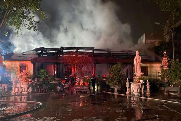 Cháy lớn tại chùa hàng trăm năm tuổi ở Bắc Giang