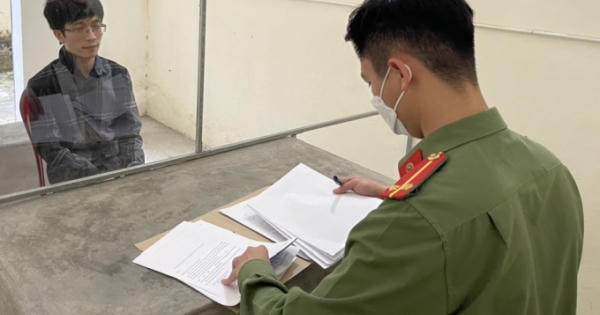 Tạm giữ hình sự đối tượng lừa bán vé máy bay cho người Việt ở nước ngoài để chiếm đoạt tài sản