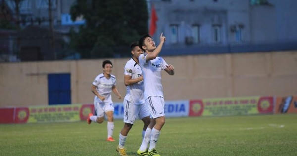 Báo Thái Lan lên cơn sốt với Xuân Trường sau hai siêu phẩm tại V-League Báo Thái Lan lên cơn sốt với Xuân Trường sau hai siêu phẩm tại V-League
